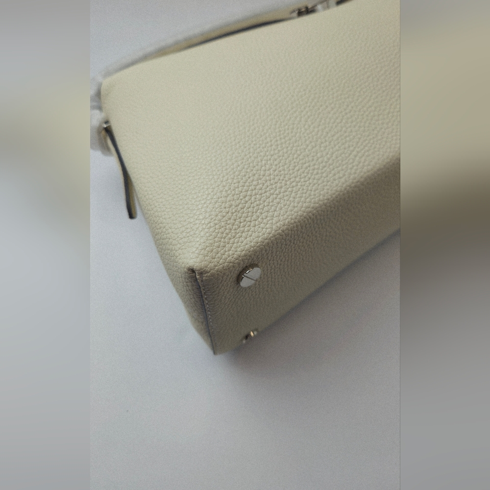 Elegant Cream Shoulder Bag (NWOT) - Picture 11 of 17